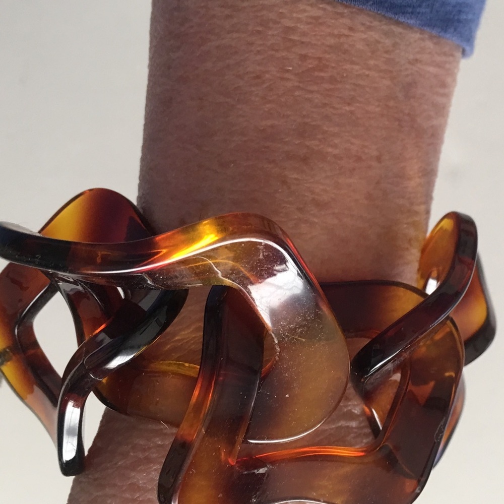 COPY - Big Link Tortoise Plastic Bracelet. Vintage.